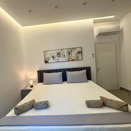 Bina's * Golem (Tirana)